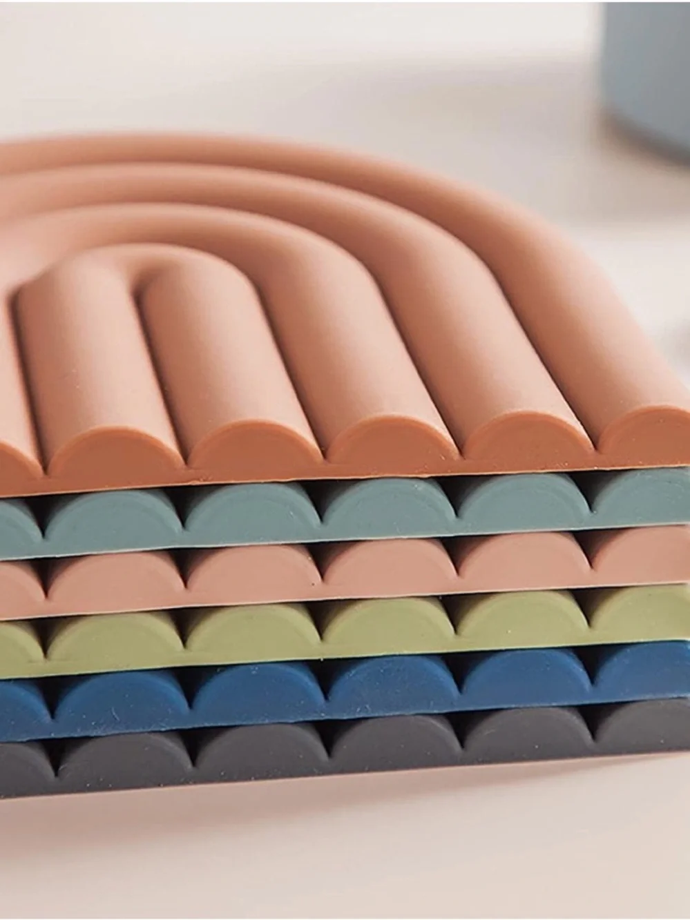 Arched Silicone Heat-Resistant Trivet Pair in Blush
